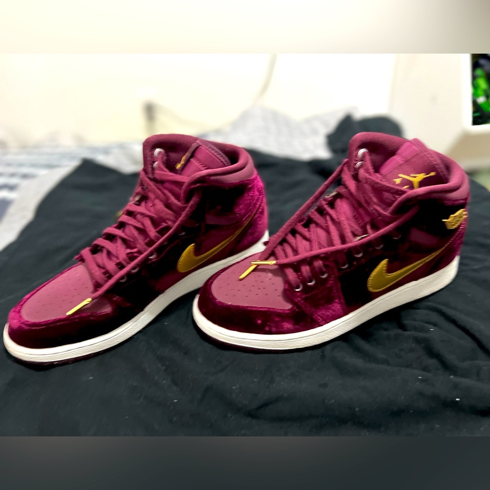 Heiress Burgundy suede air Jordan ones size 5 1/2 Y.